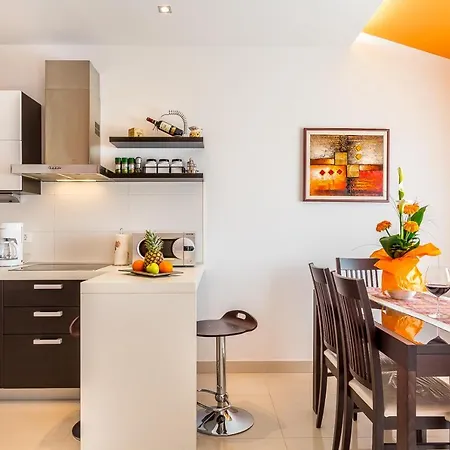 Orange Apartment *