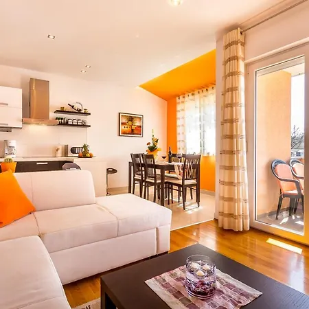 Apartment Orange Pula